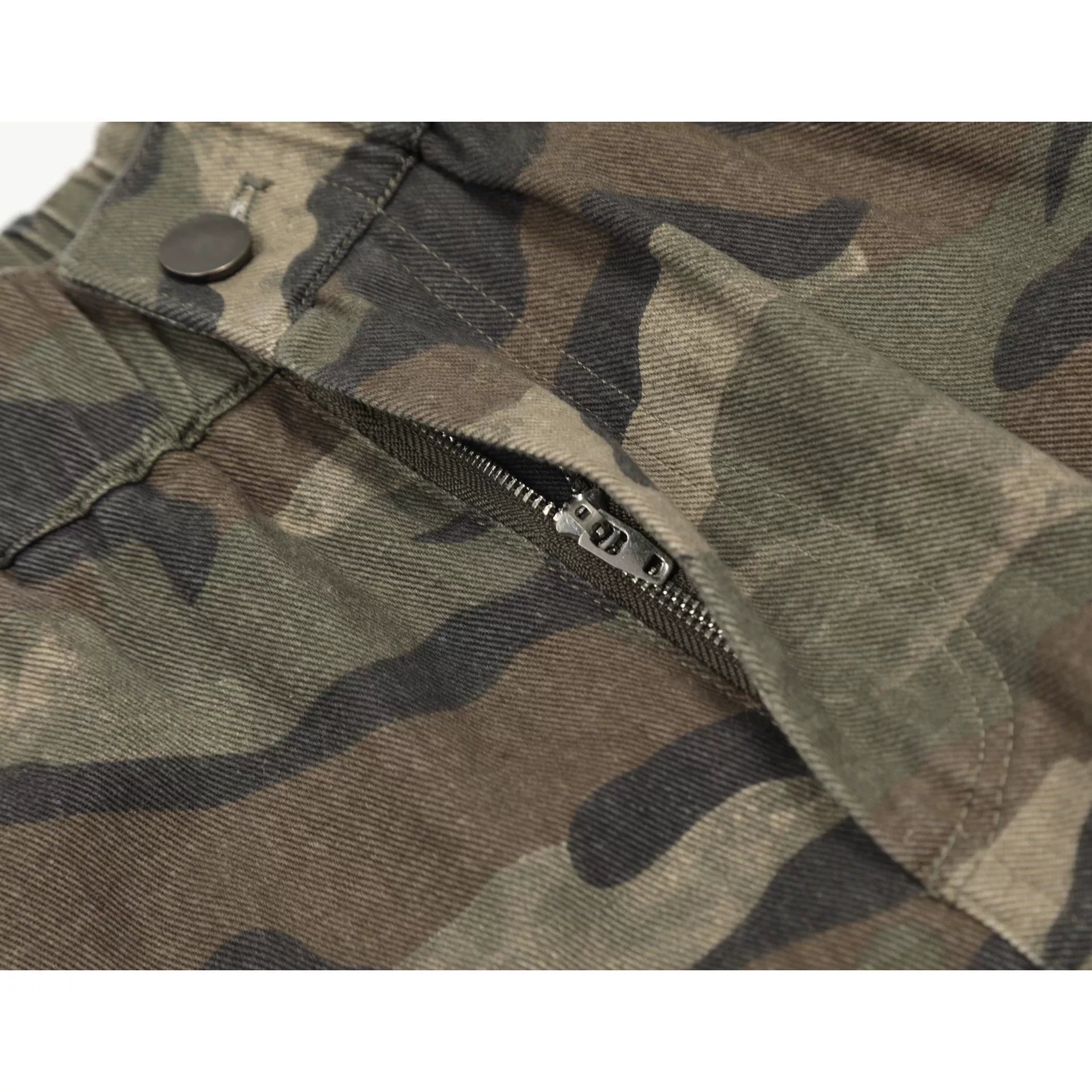 Fashion sports loose camouflage shorts